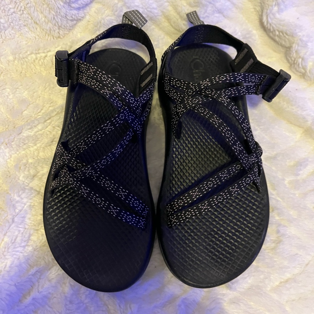 512ueg Chaco girls Black Strappy Sandals size 3